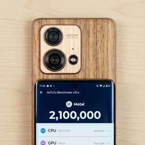 AnTuTu benchmark score of 2.1 million on Motorola Edge 70 Pro display